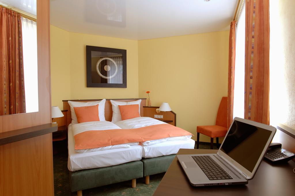 Sperling Mit E-ladestation Hotel